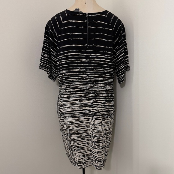 Vince Large 100% Silk Black & Ivory Shift Mini Dress ~ Classic Career Capsule - Picture 2 of 7